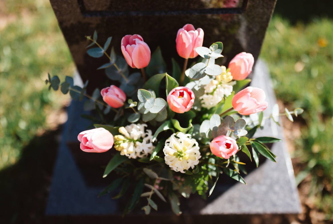 Choose your gravesite tribute package